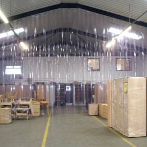 Rideau à lanières PVC sous pente