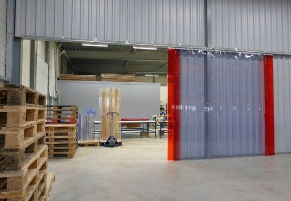 Porte souple à lanières PVC sur-mesure pour l'industrie