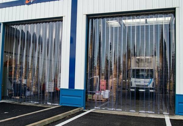 Porte à lanières fixes, rideau à lamelles PVC fixe